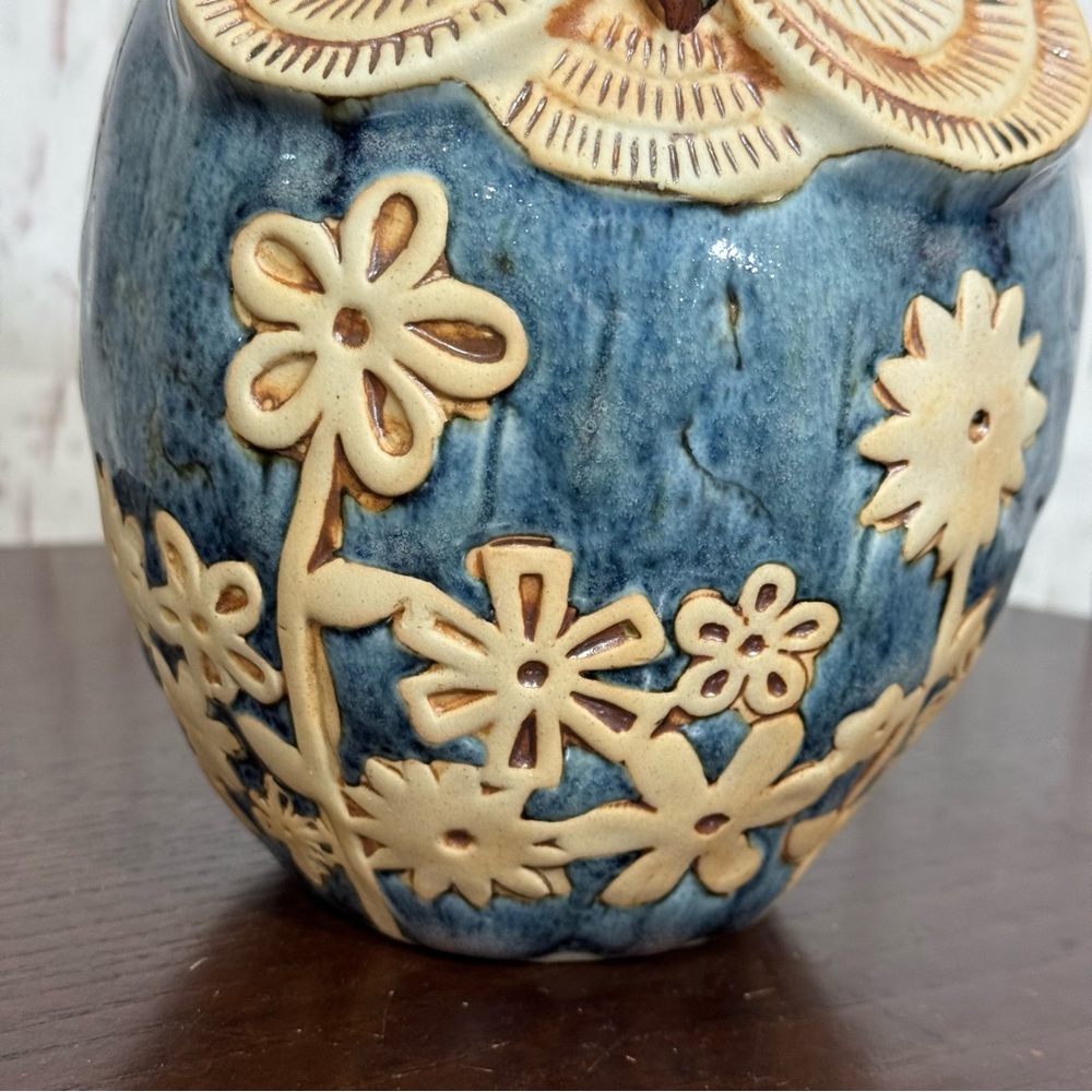 Ashland Home Collection Blue and Cream Ceramic Owl Figurine Beautiful Details - Picture 9 of 10